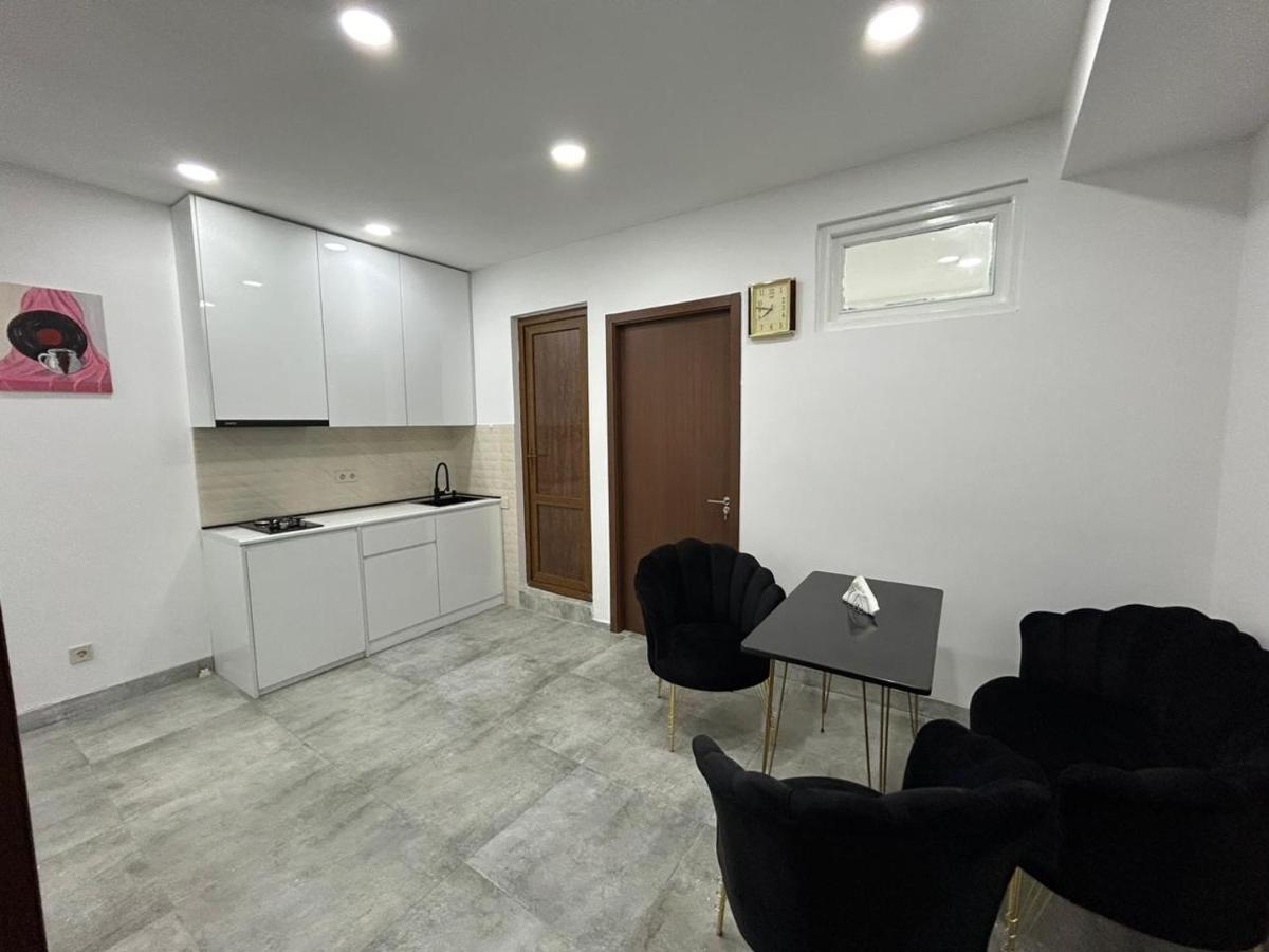 White Corner In Old Apartment
