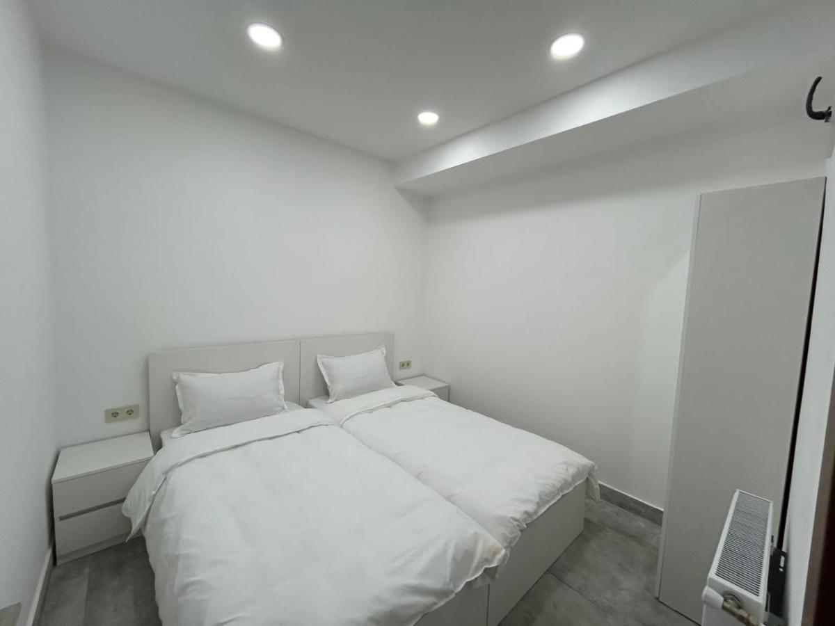 Apartment White Corner In Old